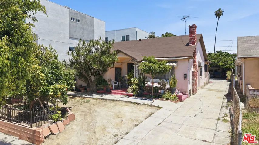 472 N Oxford Avenue, Los Angeles, California 90004
