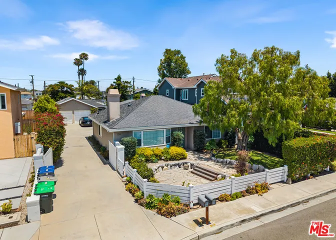 174 Flower Street, Costa Mesa, California 92627