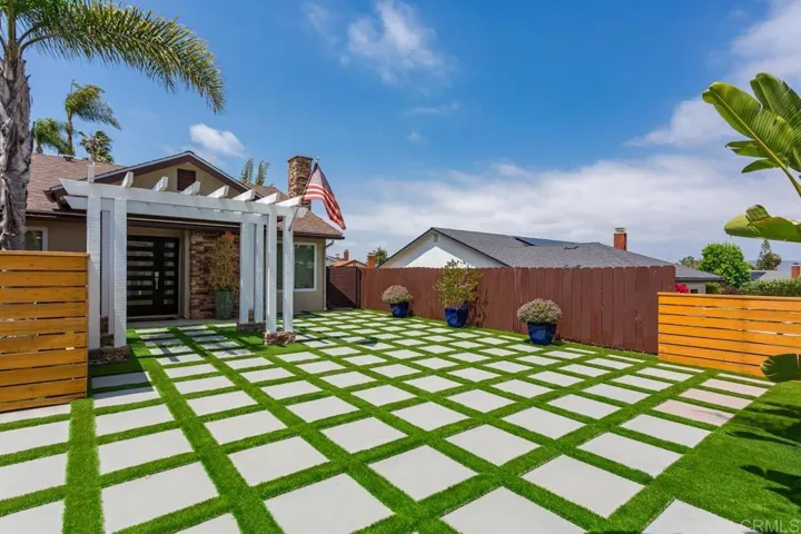 812 Crest Drive, Encinitas, California 92024