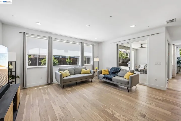 1111 S Jacobs Dr, Mountain House, California 95391