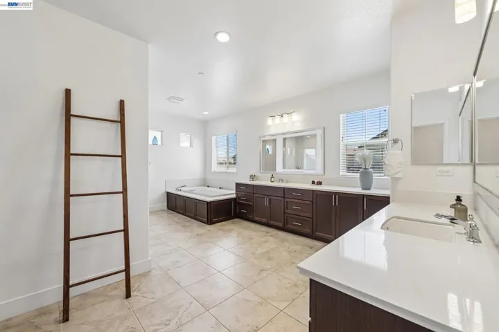 1111 S Jacobs Dr, Mountain House, California 95391