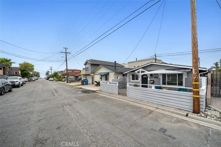 214 Boeker Avenue, Pismo Beach, California 93449