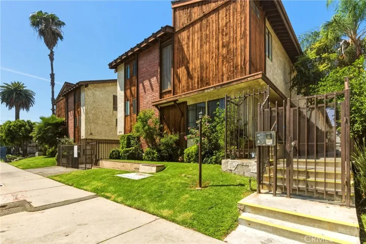 8933 Willis 15, Panorama City, California 91402
