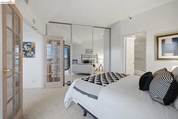 Wall-to-wall mirrored closet doors