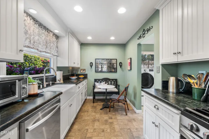 Robinhood Ave-51