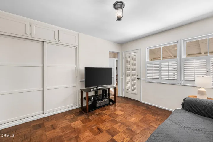 Robinhood Ave-67