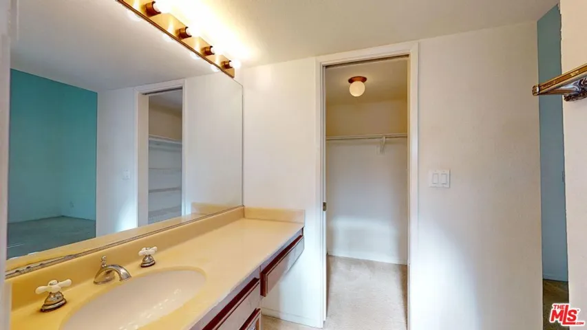 21930 Marylee Street 97, Woodland Hills, California 91367