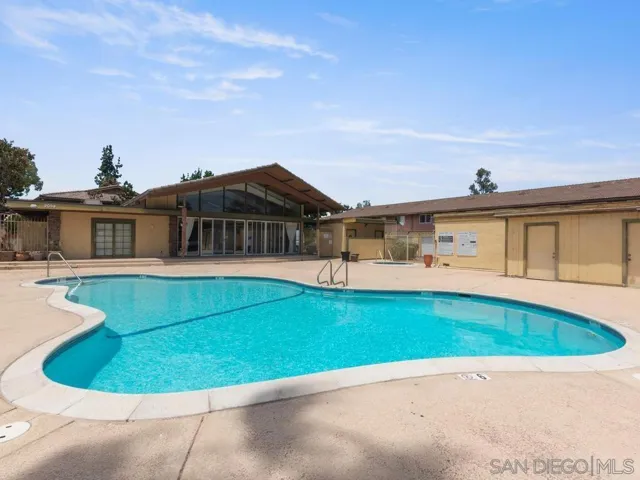 Swimming Pool/Hot Tub/Sauna