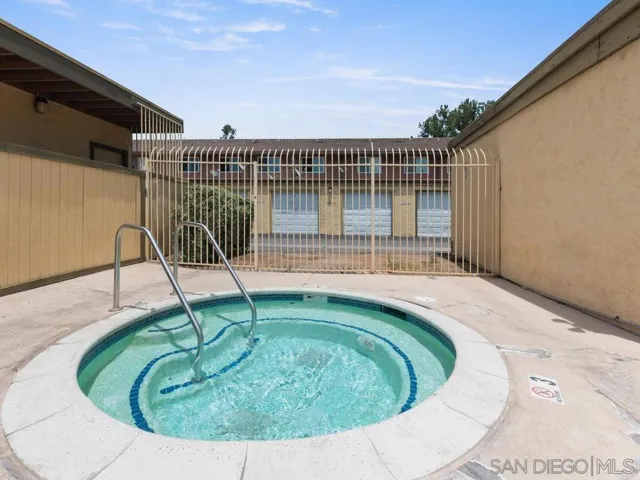Swimming Pool/Hot Tub/Sauna