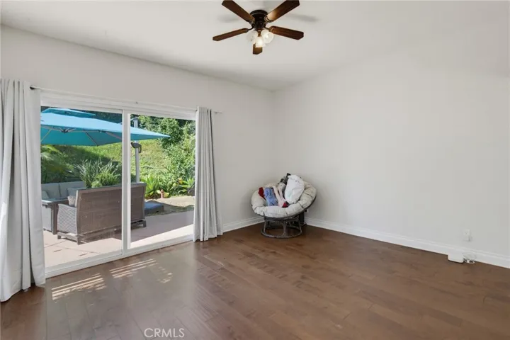 downstairs bedroom (no virtual staging)