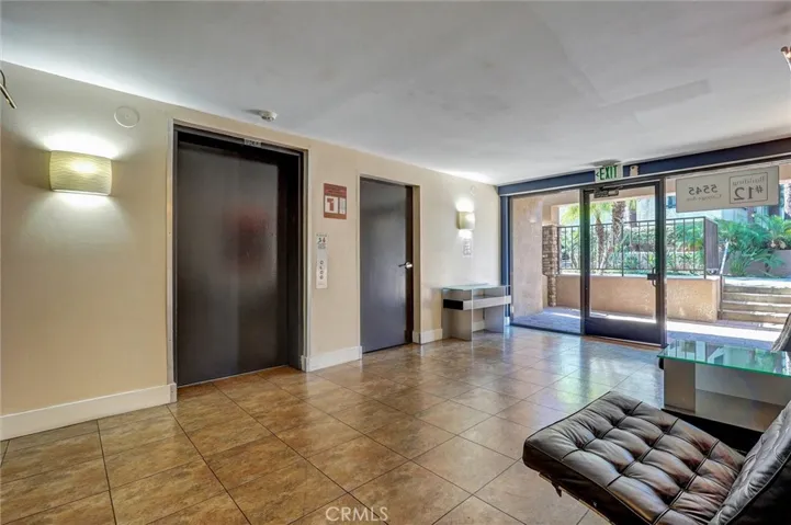 5545 Lobby