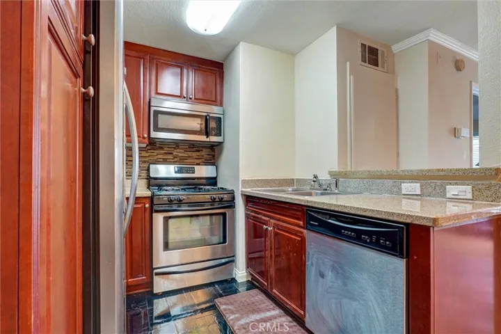 5545 Canoga Avenue 220, Woodland Hills, California 91367