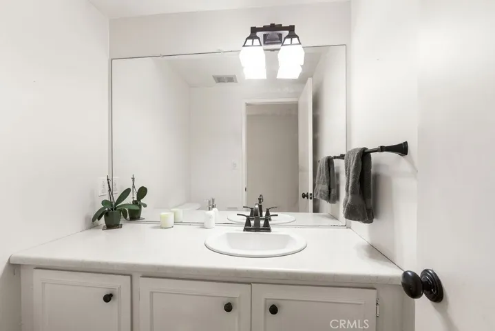 1st floor 1/2 bath (powder room)