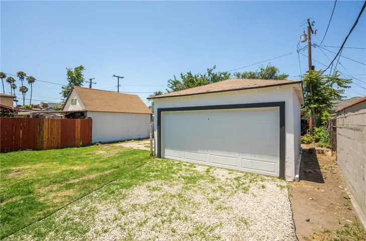 Detached 2-car garage