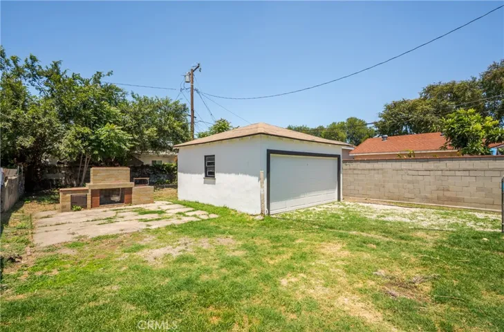 Spacious yard, possible ADU opportunities