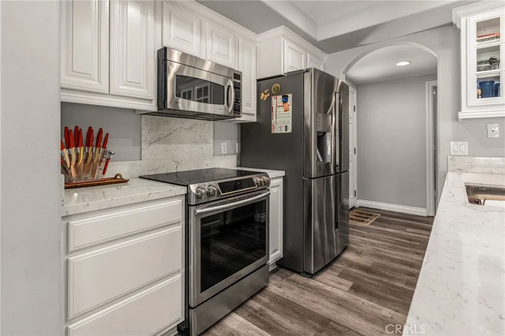23681 Country Villa