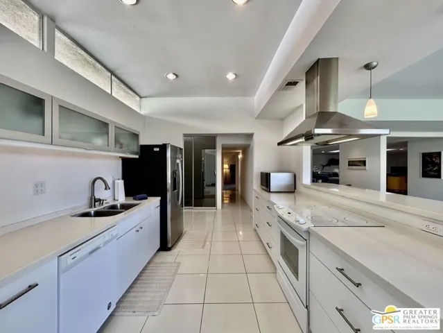 197 Desert Lakes Drive, Palm Springs, California 92264