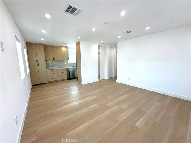 1952 N Parish 201, Burbank, California 91504