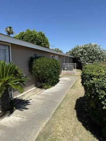 S. Border side yard