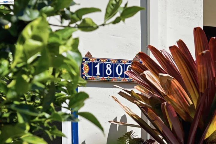 1800 Versailles Ave, Alameda, California 94501