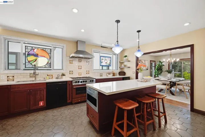 1800 Versailles Ave, Alameda, California 94501