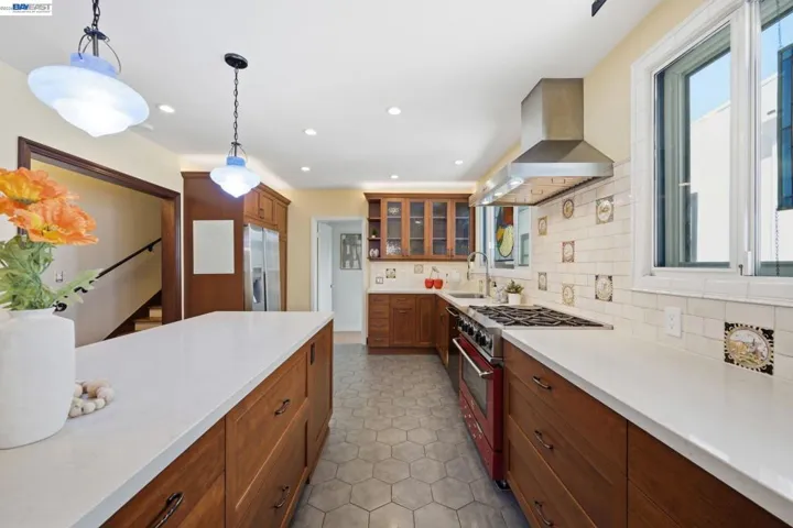 1800 Versailles Ave, Alameda, California 94501