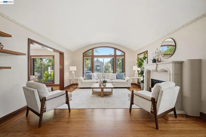 1800 Versailles Ave, Alameda, California 94501