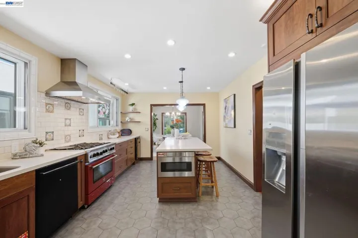 1800 Versailles Ave, Alameda, California 94501