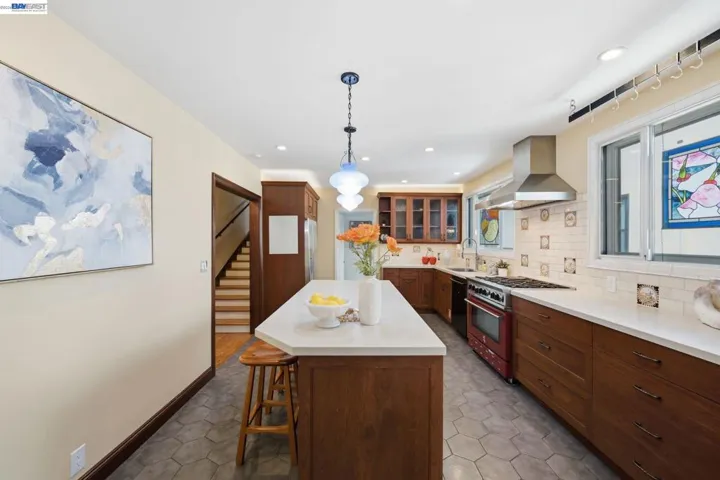 1800 Versailles Ave, Alameda, California 94501