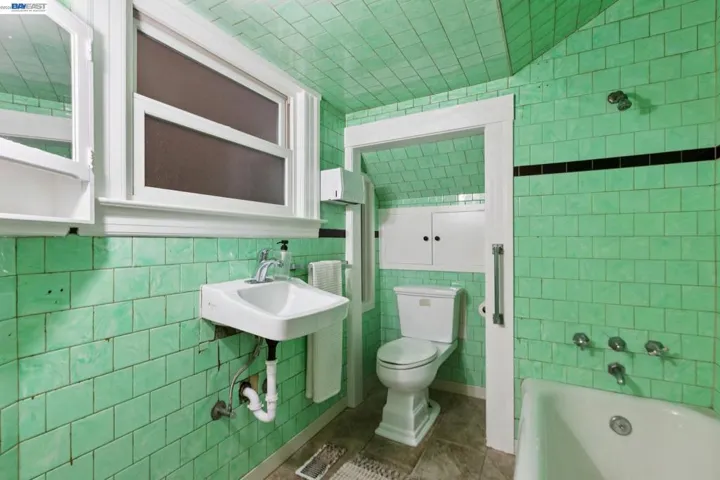 2607 Alcatraz Ave, Berkeley, California 94705