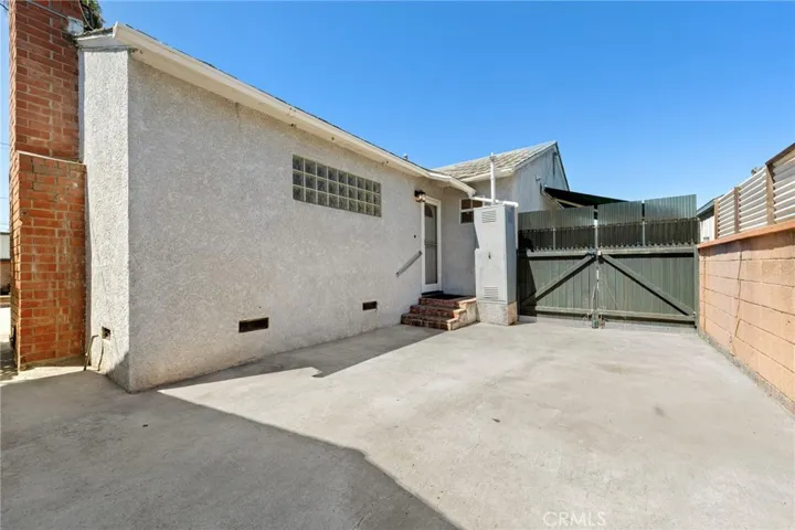 3940 Lees Avenue, Long Beach, California 90808