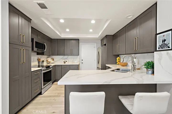 Quarts countertops/backslash