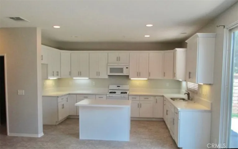 6061 La Costa, Fontana, California 92336