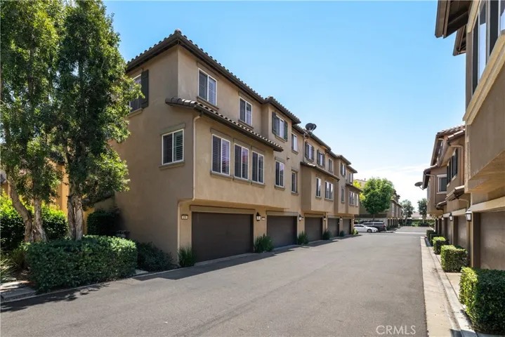 Shared Driveway to Garage
