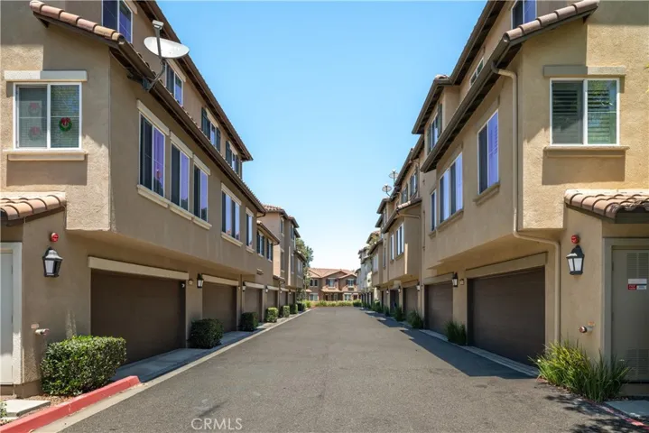Shared Driveway to Garage