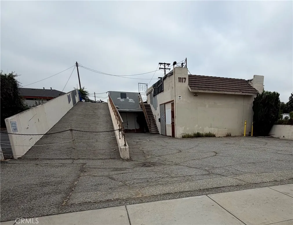 1117 E Main St