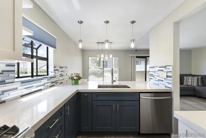 1059 Shadowridge Drive 7, Vista, California 92081