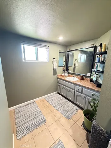 10623 4th, Hesperia, California 92345