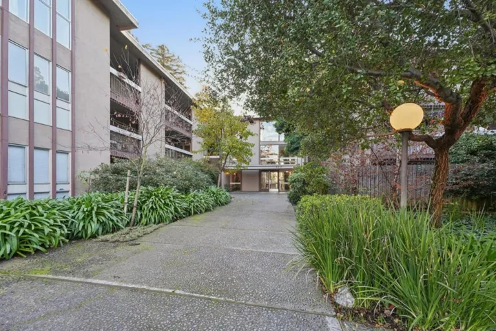 323 Monte Vista Avenue 203, Oakland, California 94611