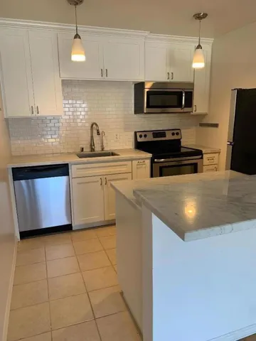 323 Monte Vista Avenue 203, Oakland, California 94611