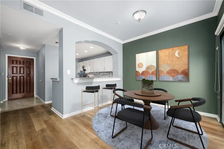 virtually staged dining