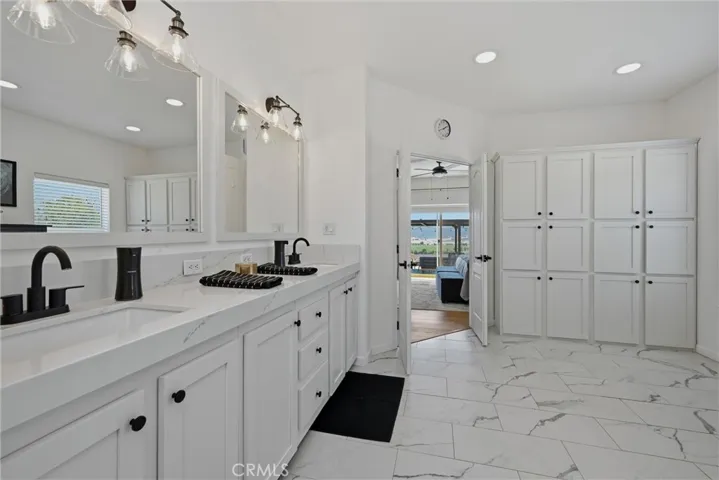 20011 Honey Hill, Hidden Valley Lake, California 95467