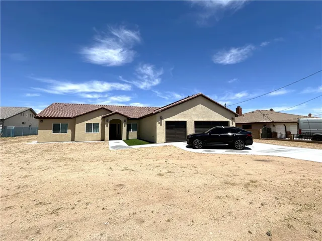 16920 Danbury, Hesperia, California 92345