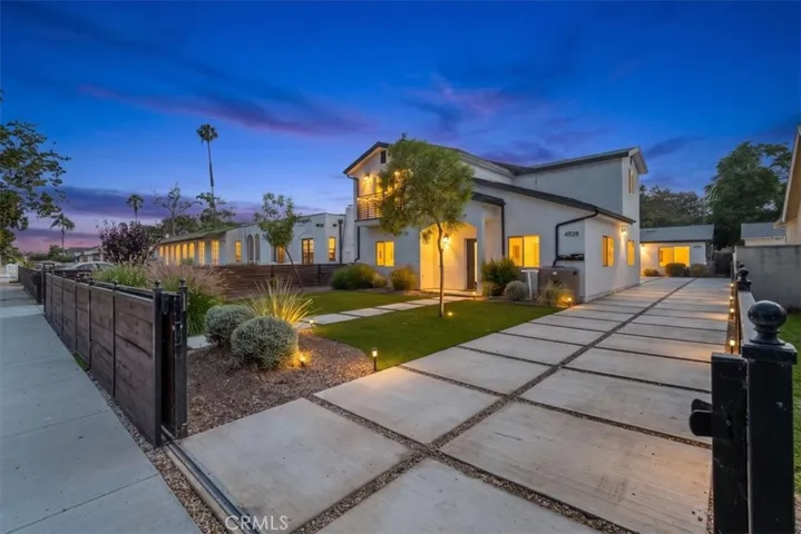 4928 8th Avenue, Los Angeles, California 90043