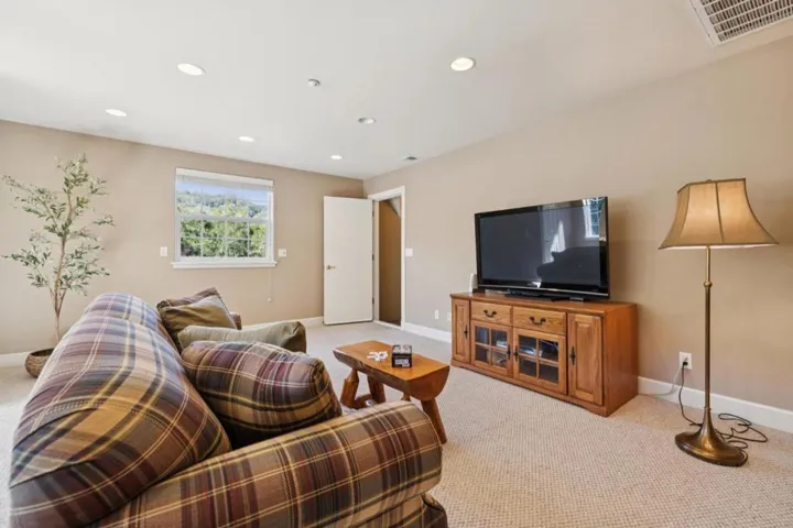 6790 Redwood Retreat Road, Gilroy, California 95020