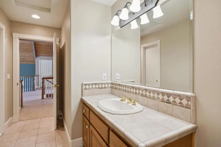 6790 Redwood Retreat Road, Gilroy, California 95020
