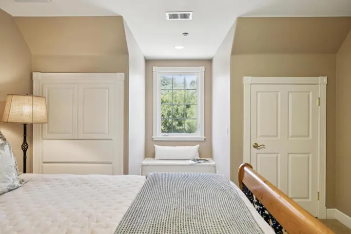 6790 Redwood Retreat Road, Gilroy, California 95020