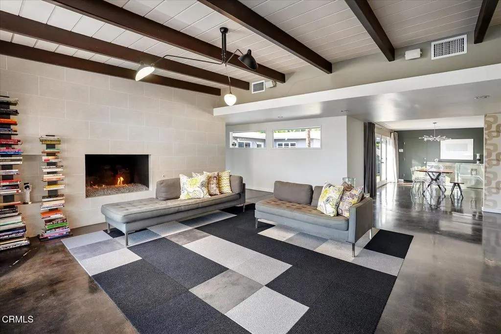 16-Family Room