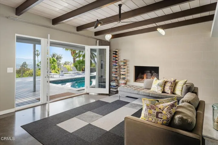 15-Family Room
