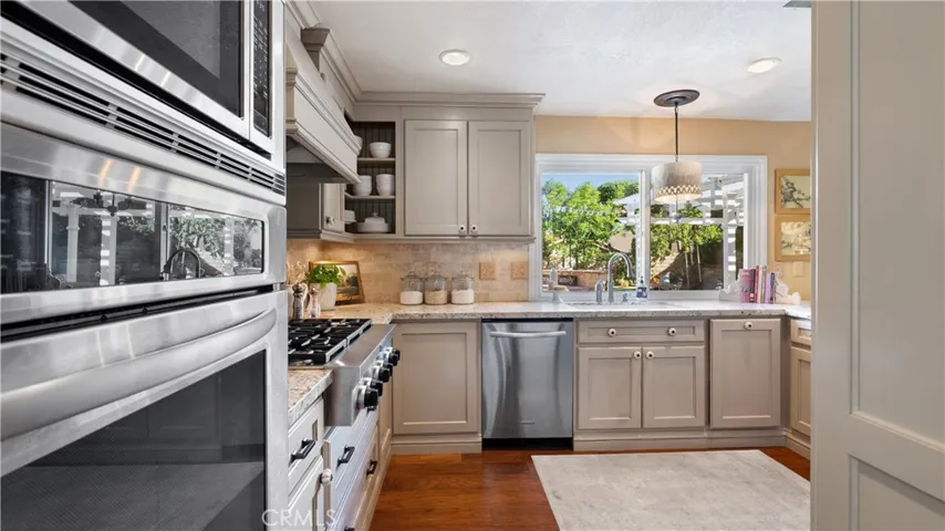 23910 Plaza Gavilan, Valencia, California 91355